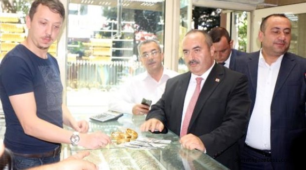 11 BİN DOLAR VE YARIM KİLO ALTIN BOZDURDU
