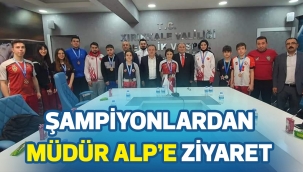 ŞAMPİYONLARDAN MÜDÜR ALP'E ZİYARET