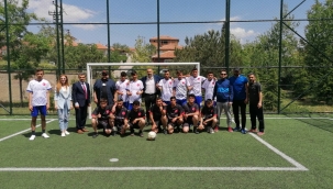Orhan Kılıç'tan otizmli öğrencilere hediye