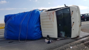Kamyonet devrildi 3 kişi yaralandı
