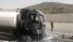 Mazot yüklü tanker cayır cayır yandı