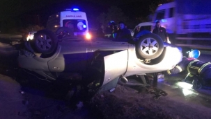Takla atan otomobilde 2 kişi yaralandı