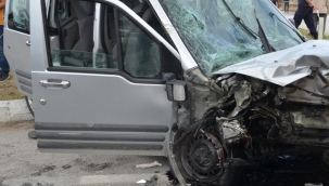 Kırıkkale'de iki otomobil çarpıştı: 1 ölü, 4 yaralı