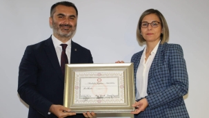Mustafa Kaplan mazbatasını aldı