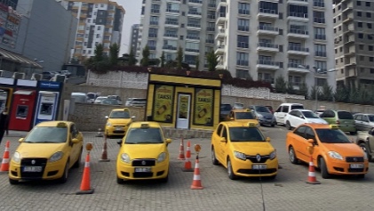 Taksi durağında silahlı kavga: 4 kişi yaralandı