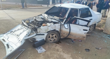 Kırıkkale'de otomobil duvara çarptı: 1 ölü