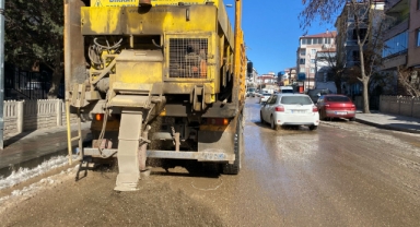 Ekipler Kırıkkale'de geceden sabaha tuzlama yaptı