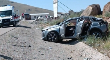 Kırıkkale’de İki Otomobil Çarpıştı: 2 Kişi Yaralandı