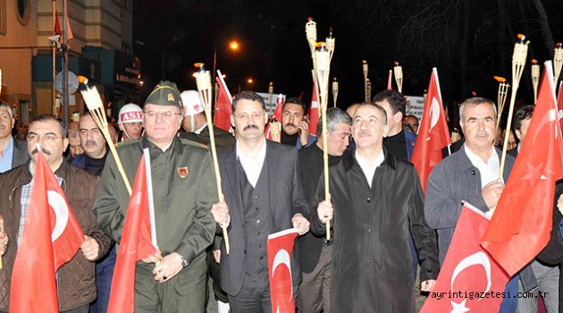 Çanakkale için fener alayı