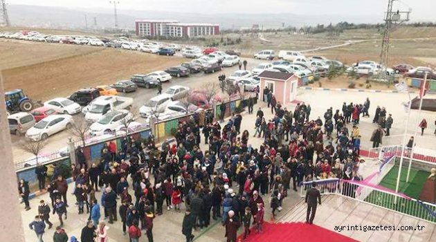 Gözdesen'de bursluluk sınavına yoğun ilgi