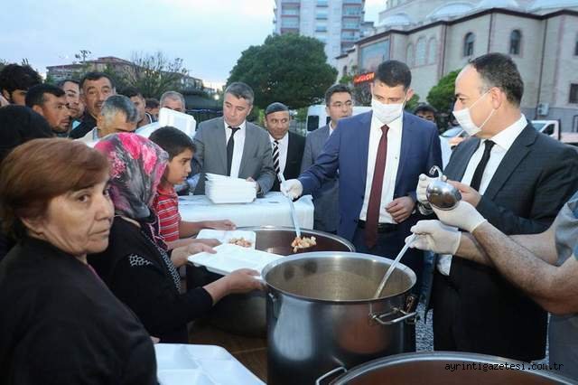 Haktankaçmaz, ve Saygılı, iftar yemeği dağıttı