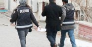 6 polis gözaltına alındı