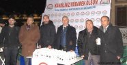 Mevlid Kandilinde Süt Dağıtıldı