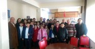 Minik öğrenciler yaşlıları ziyaret etti