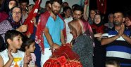 Vatana oğlumda kendim de feda olsun