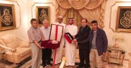 Erdoğan’ın hediyelerini taktim ettiler
