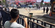 MEYDAN KAPATILDI. TEPKİ ÇEKEN GÜVENLİK