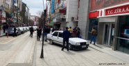 KALDIRIMA DALDI 2 KİŞİYE ÇARPTI