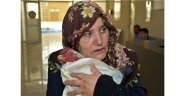 AYAĞI KIRILAN HOROZU İÇİN GÖZYAŞI DÖKTÜ