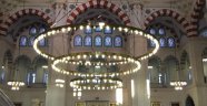 BAYRAM NAMAZINDA CAMİLER DOLDU