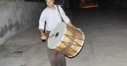 Davulcular saat gibi