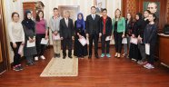 Dereceye giren öğrencileri vali ödüllendirdi