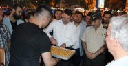 Genel Sekreterlik çalışanları tatlı ikramında bulundu