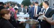 Haktankaçmaz, ve Saygılı, iftar yemeği dağıttı