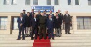 Kahraman gazilerle ne kadar övünsek azdır