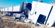 Karakeçili'de tır devrildi: 1 yaralı