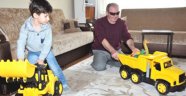 Karanlık Dünyasını Azmiyle Aydınlatıyor