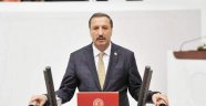 Kendi milletine silah doğrultan, vur emrini verenler vatan hainidir