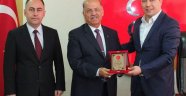Kolat, siyasi partilerle vedalaştı
