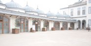Nur Cami’nin musalla taşı yok