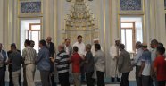 Nur camiinde bayramlaştılar