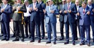 Onların yaptıklarını asla unutamayız