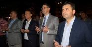 Tankların altına yatacak binlerce insan var