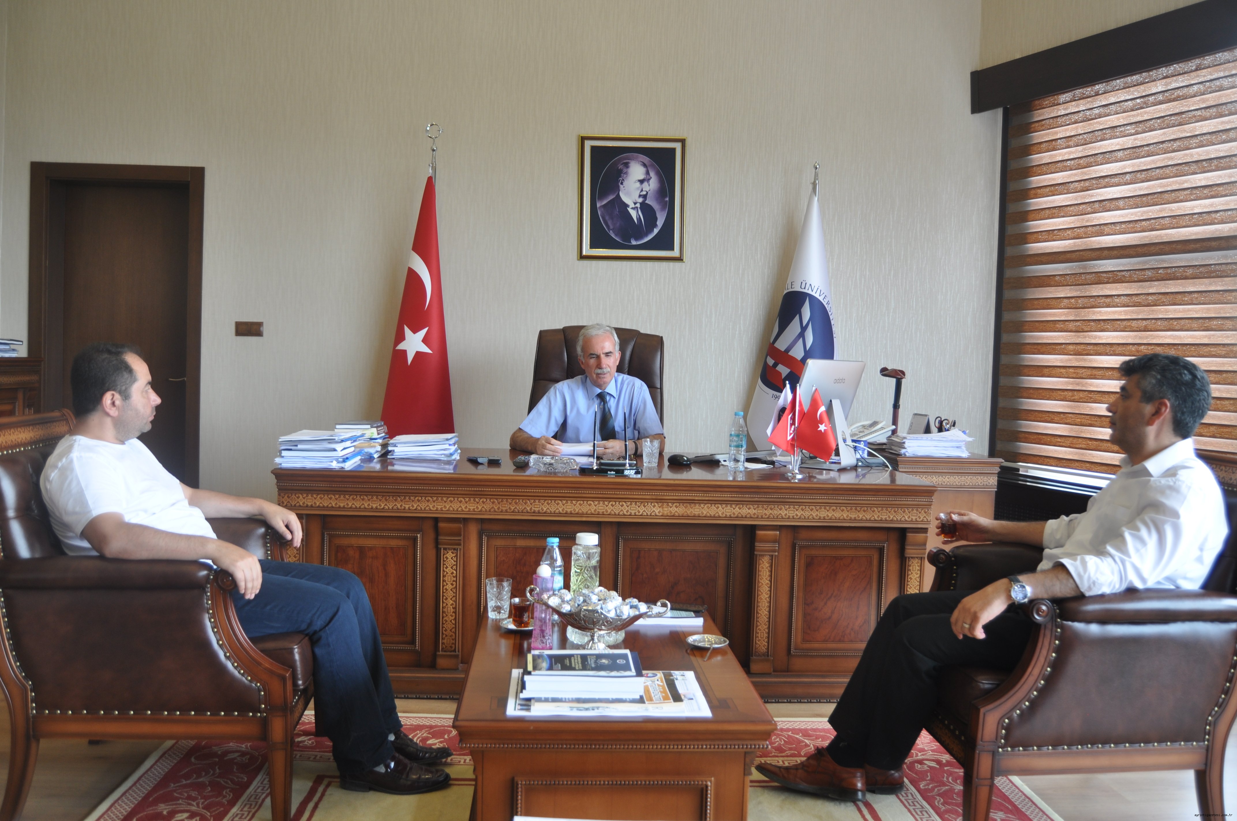 Türk Halkı tüm dünyaya ders verdi
