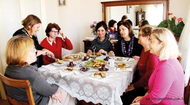 VİRÜSE YAKALANANLARIN YÜZDE 35'İ EV HANIMI