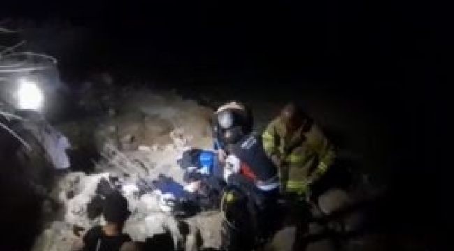 Tekneden suya atlayarak gözlerden kayboldu
