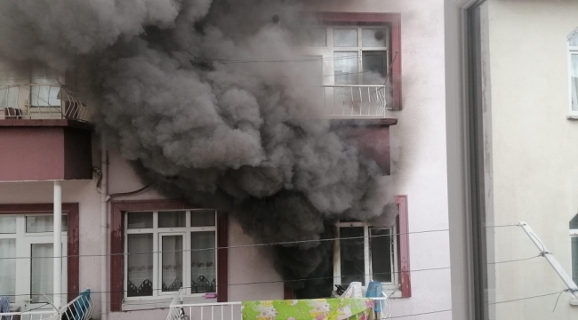 Apartmanda çıkan yangın korkuttu