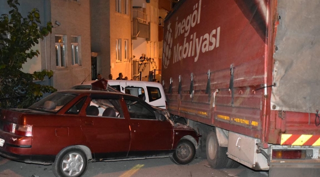 Freni Boşalan Kamyon  9 Araca Çarptı