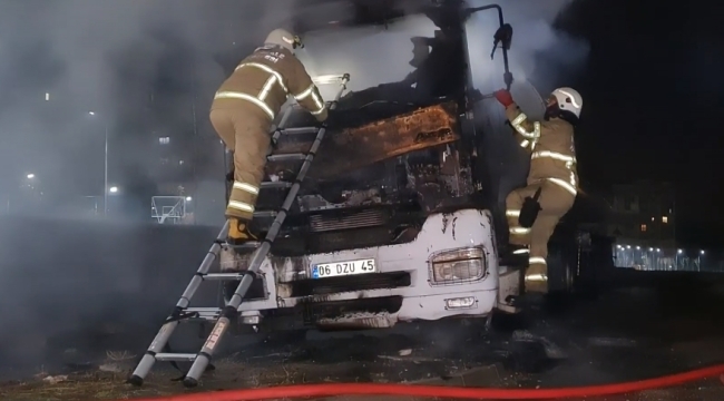 Park halindeki tanker alev topuna döndü