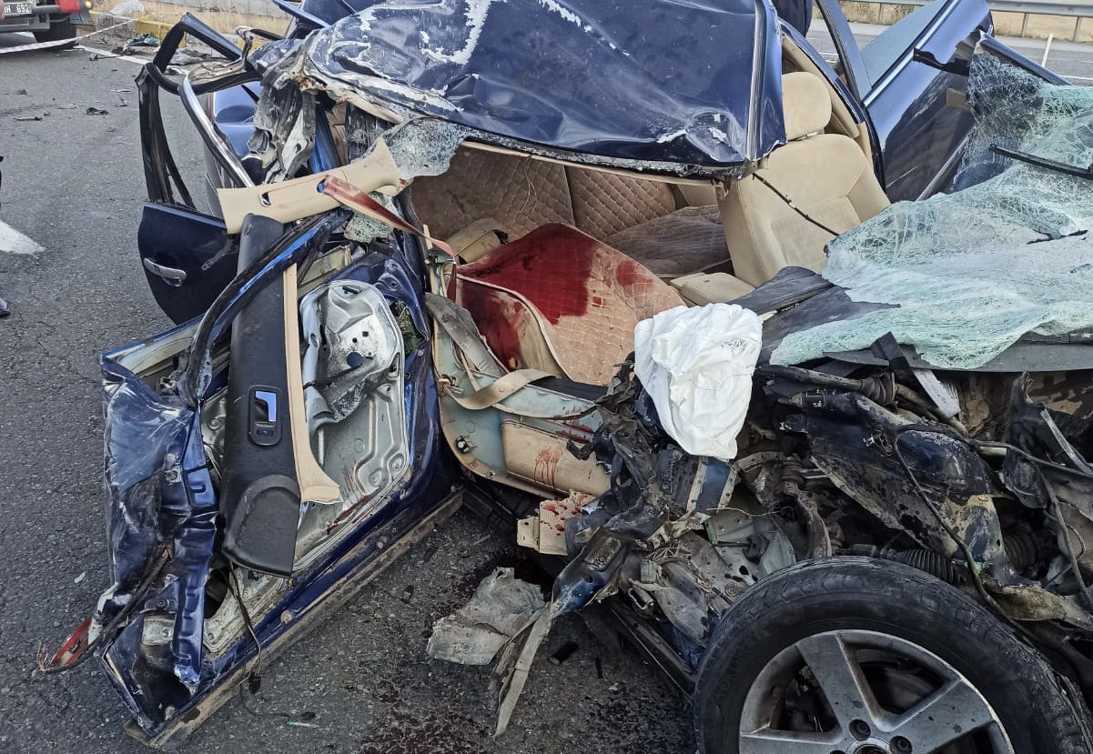 KIRIKKALE'DE KAMYON İLE OTOMOBİL ÇARPIŞTI; 2 KİŞİ HAYATINI KAYBETTİ