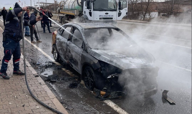 Çerikli'de ticari araç alevlere teslim oldu!