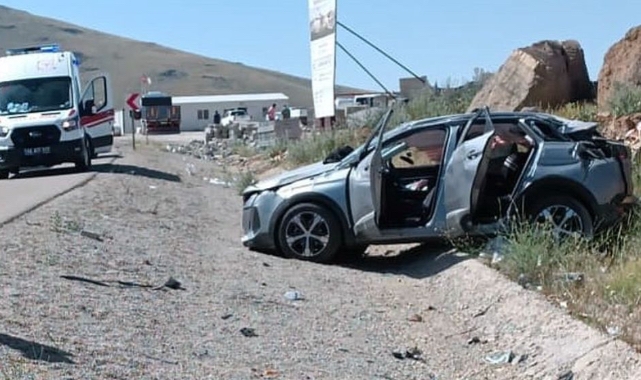 Kırıkkale’de İki Otomobil Çarpıştı: 2 Kişi Yaralandı