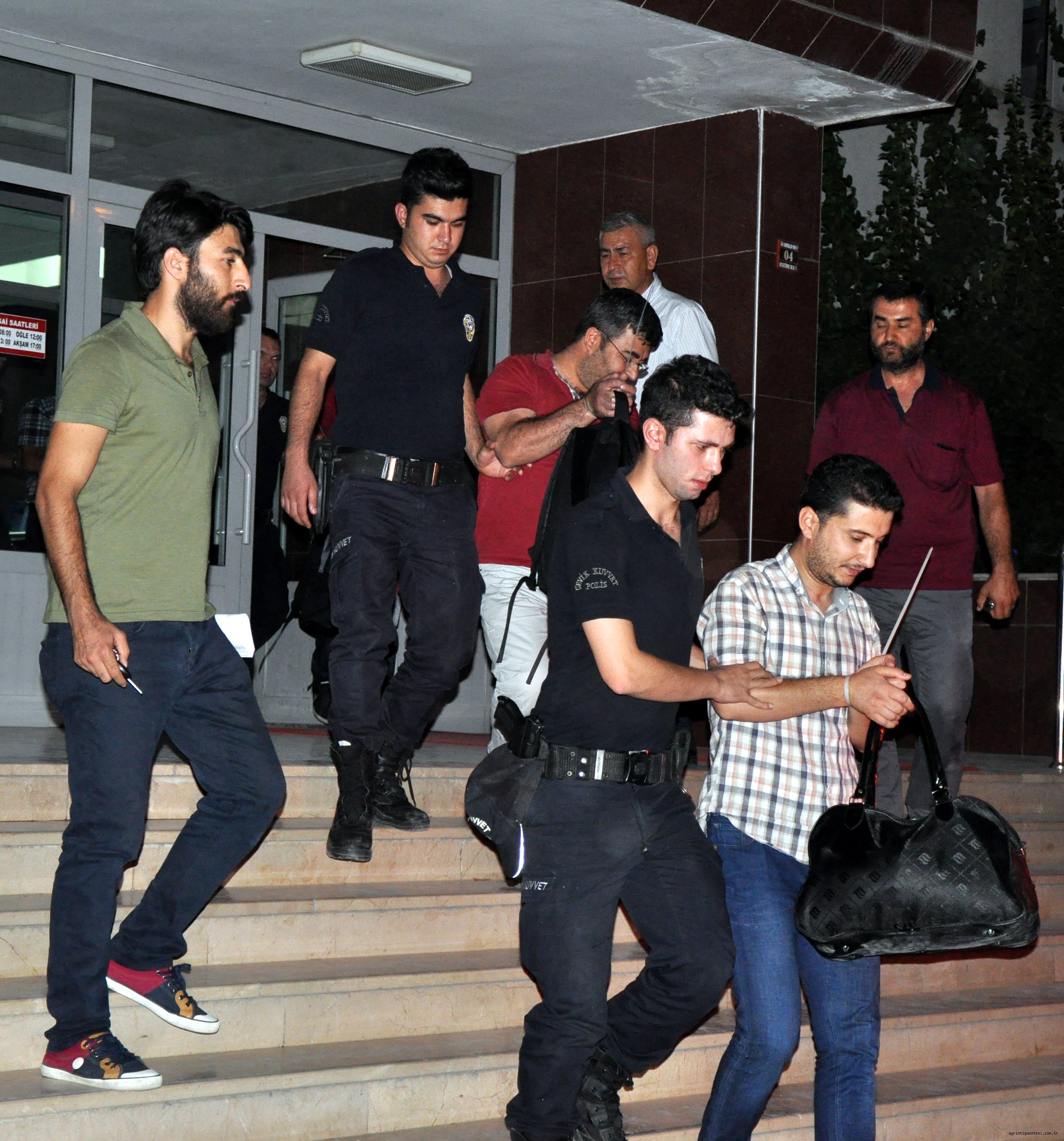 28 kişi tutuklandı