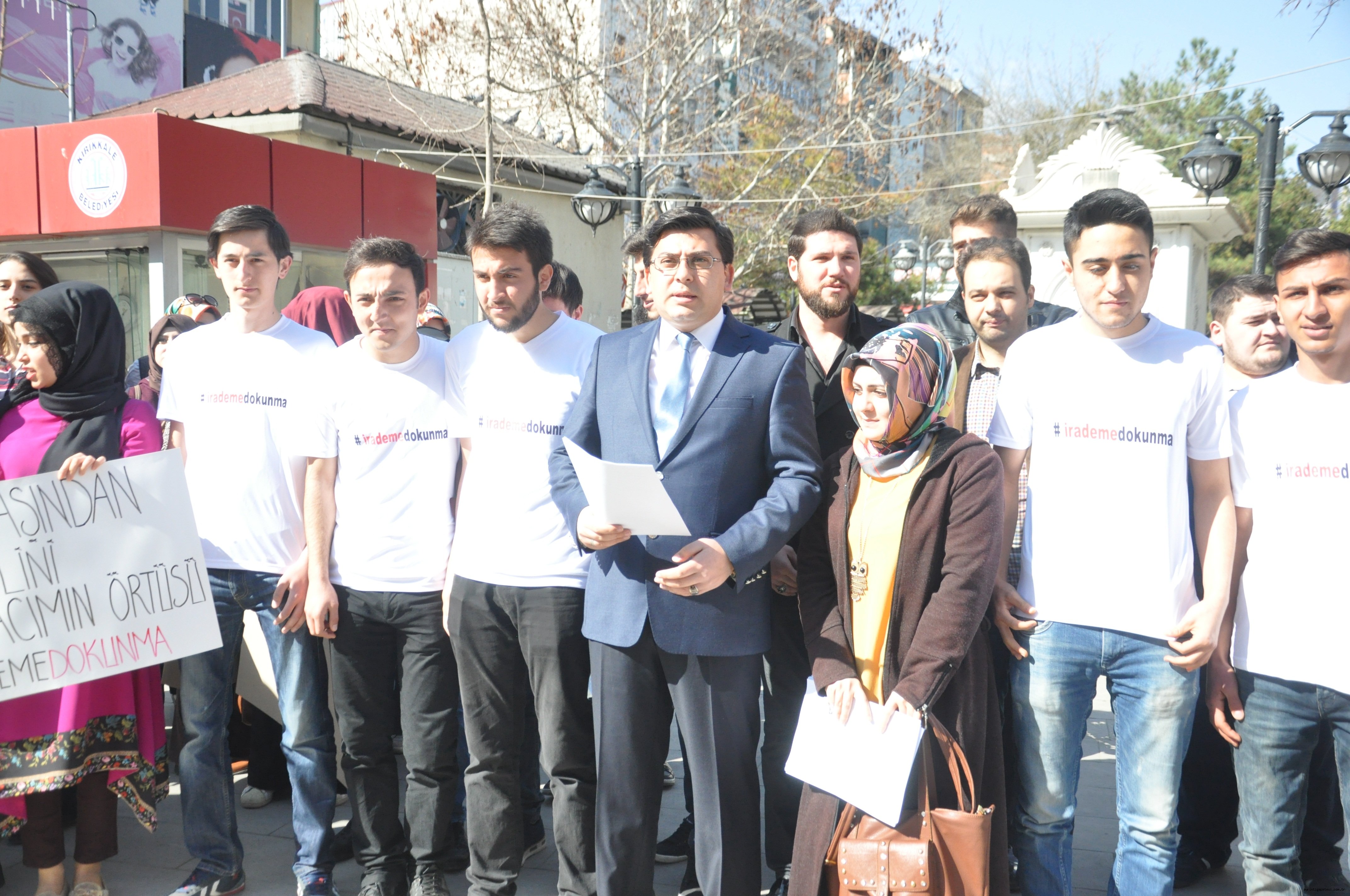 AK GENÇLİK DARBECİ ZİHNİYETİN KARŞISINDA