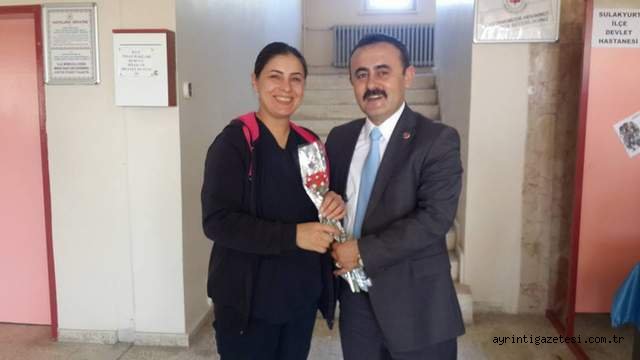 Bildik kadınlar gününü çiçeklerle kutladı