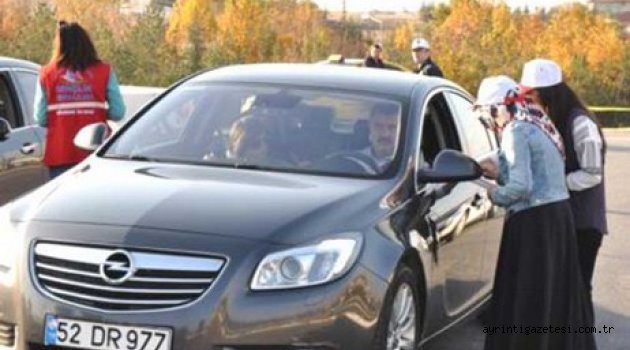 Çikolata ikram edilip, trafik kuralları anlatıldı